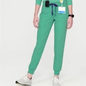 Figs Zamora jogger in Surgical Green